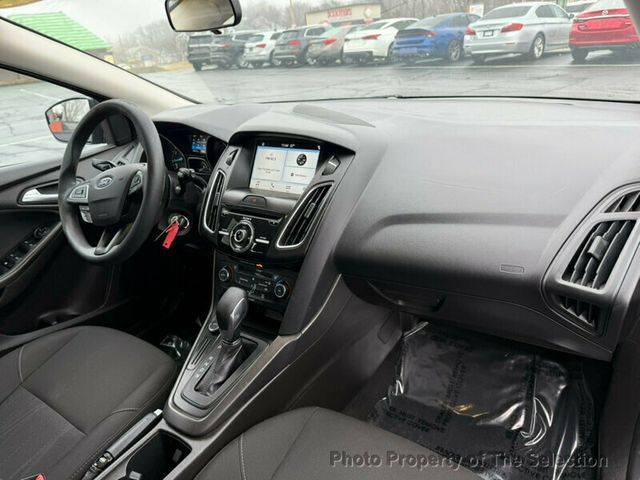2017 Ford Focus SEL HATCHBACK W/ SUNROOF, BLUETOOTH, & CRUISE CONTROL - 22961875 - 33