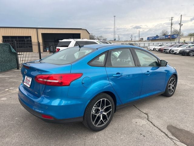 2017 Ford Focus SEL Sedan - 22996044 - 3