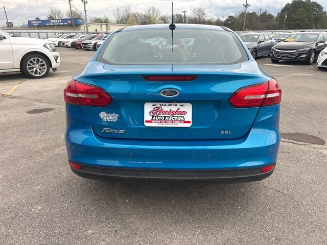 2017 Ford Focus SEL Sedan - 22996044 - 4