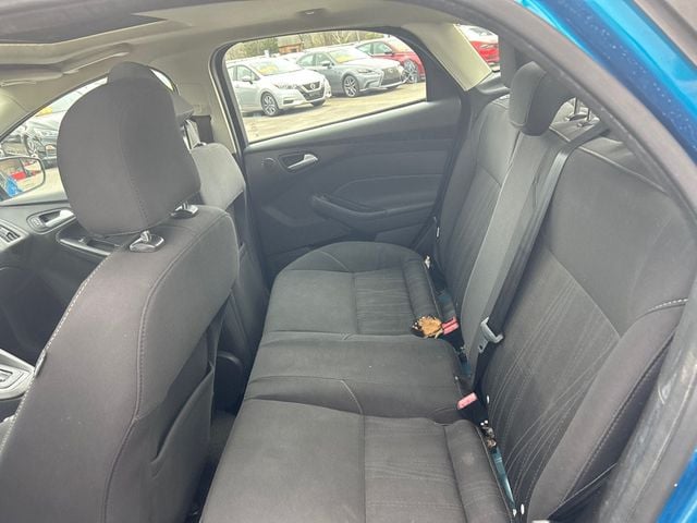 2017 Ford Focus SEL Sedan - 22996044 - 6