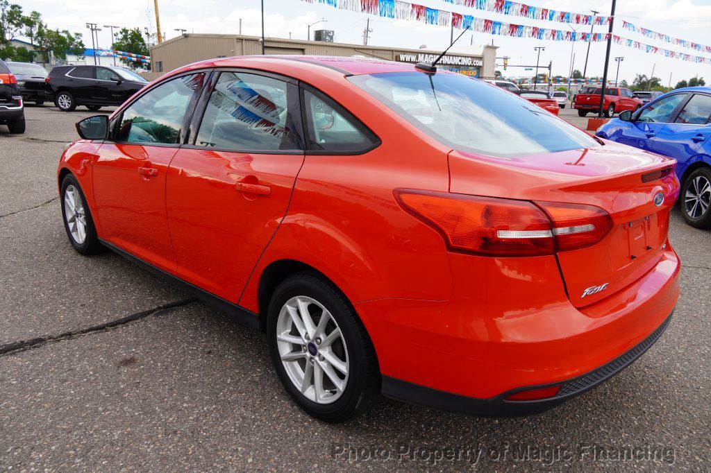 2017 Ford Focus SE Sedan - 22540677 - 3