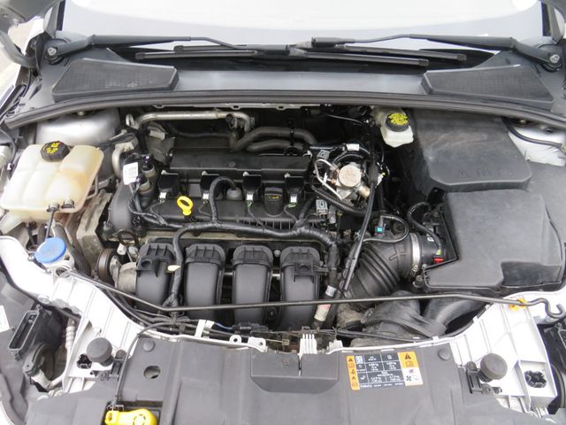 2017 Ford Focus SE Sedan - 22908641 - 13