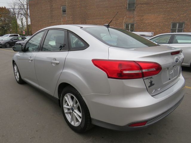 2017 Ford Focus SE Sedan - 22908641 - 6