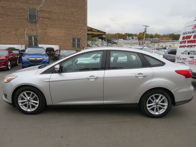 2017 Ford Focus SE Sedan - 22908641 - 7