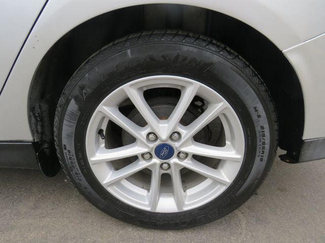 2017 Ford Focus SE Sedan - 22908641 - 8