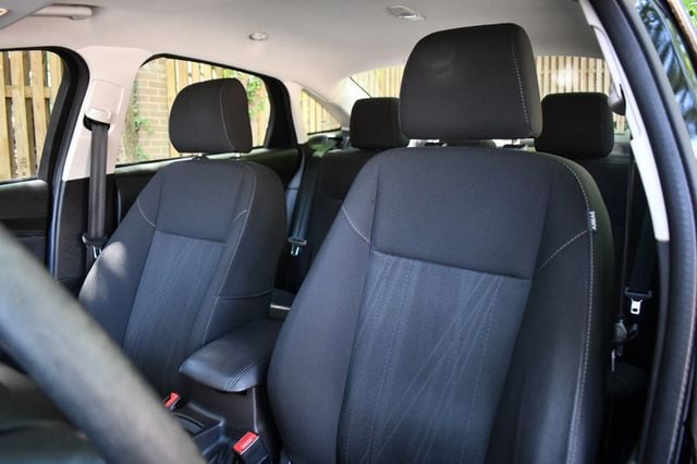 2017 Ford Focus SE Sedan - 23025752 - 16