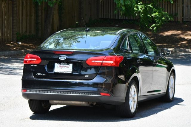2017 Ford Focus SE Sedan - 23025752 - 7