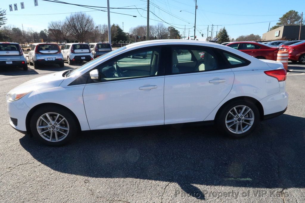 2017 Ford Focus SE Sedan - 22749255 - 3