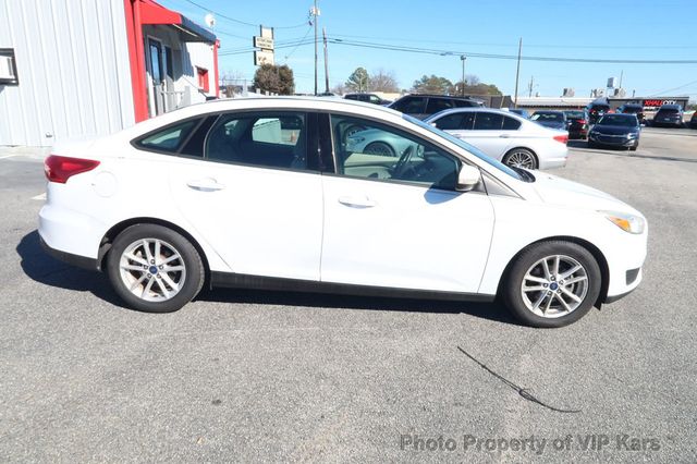 2017 Ford Focus SE Sedan - 22749255 - 5