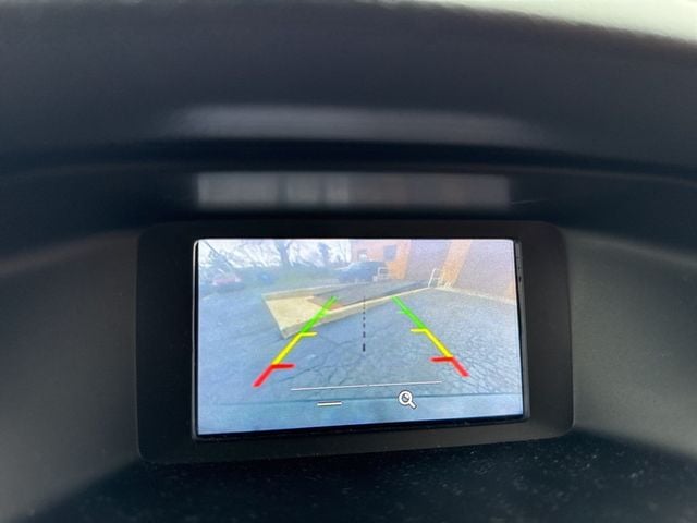 2017 Ford Focus SE Sedan - 22952178 - 10