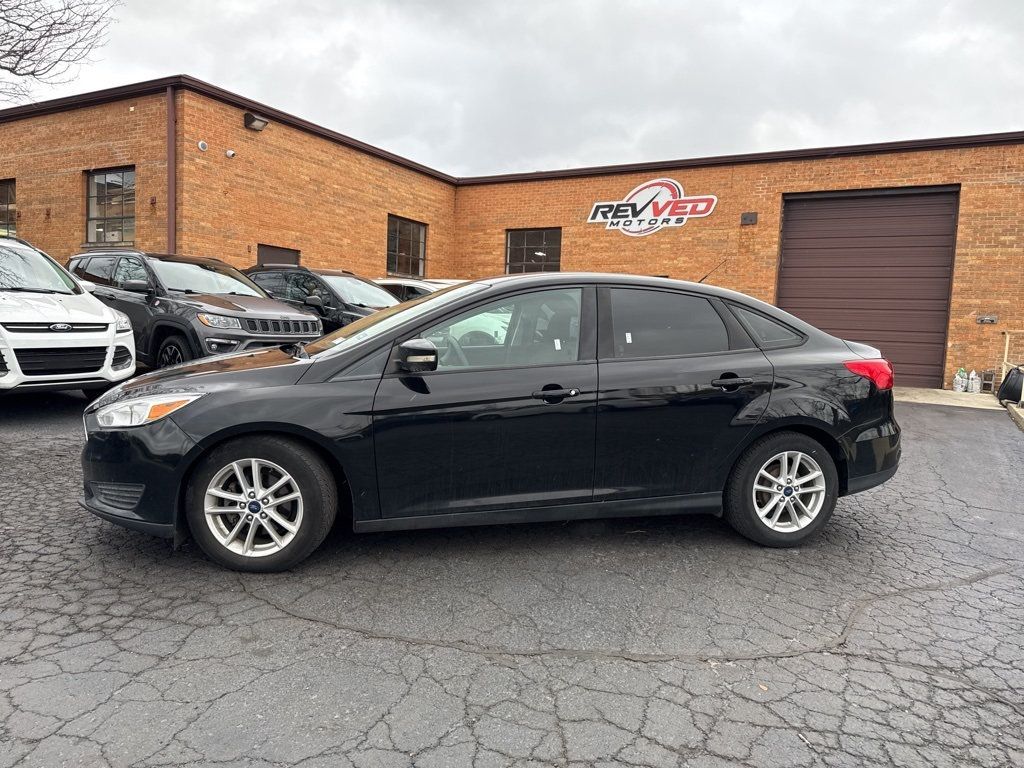 2017 Ford Focus SE Sedan - 22952178 - 1