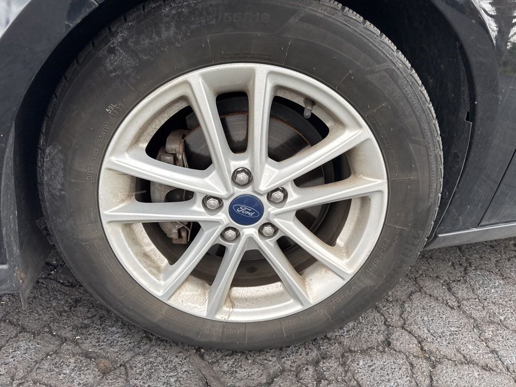2017 Ford Focus SE Sedan - 22952178 - 2