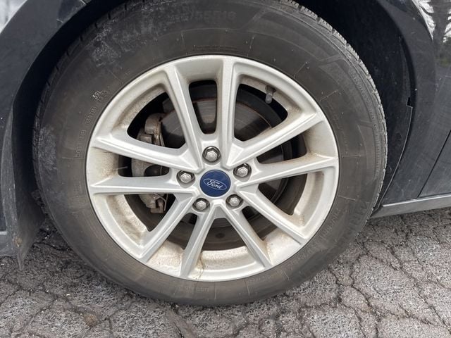 2017 Ford Focus SE Sedan - 22952178 - 2