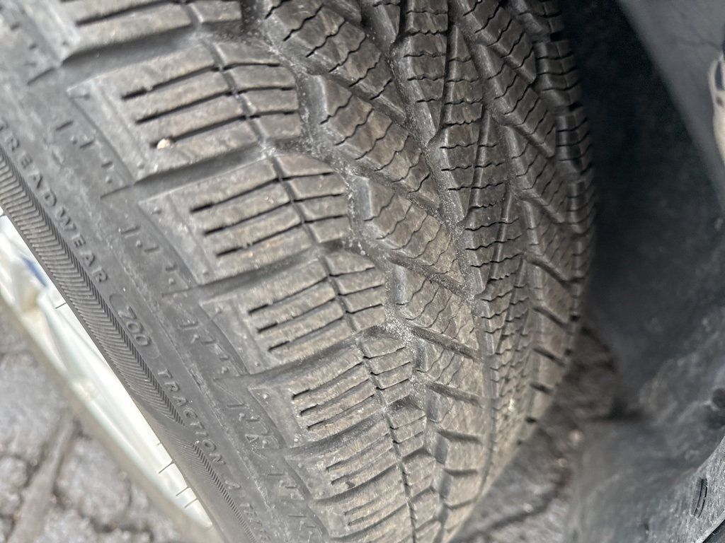 2017 Ford Focus SE Sedan - 22952178 - 3