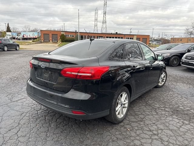 2017 Ford Focus SE Sedan - 22952178 - 5