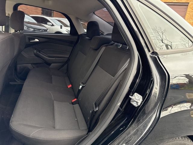 2017 Ford Focus SE Sedan - 22952178 - 7