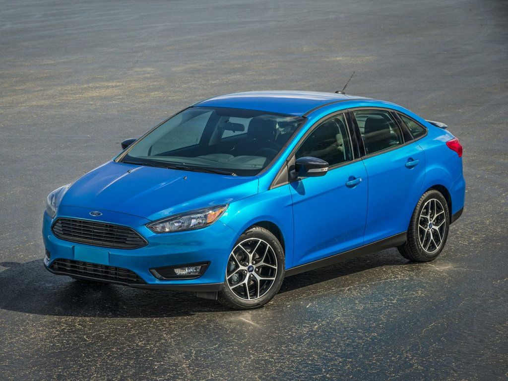 2017 Ford Focus SE Sedan - 22970335 - 0