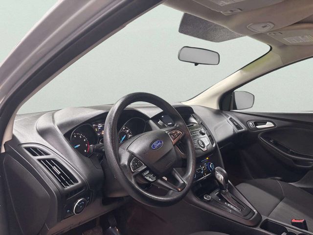2017 Ford Focus SE Sedan - 22968419 - 10