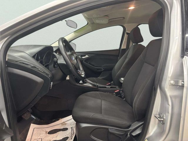 2017 Ford Focus SE Sedan - 22968419 - 11