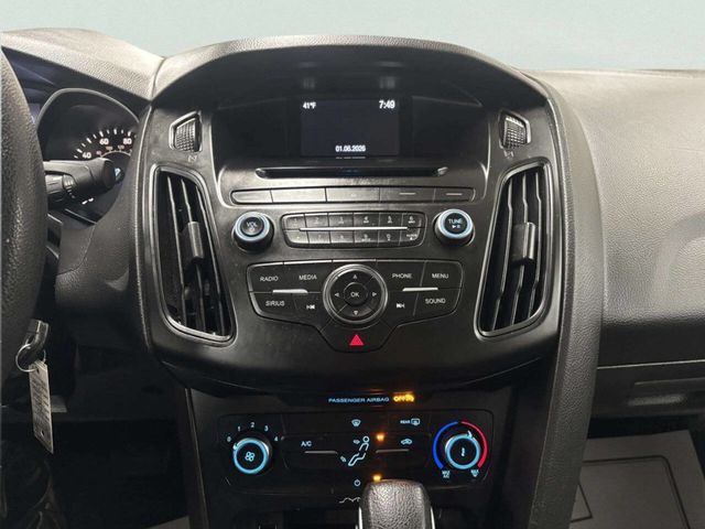 2017 Ford Focus SE Sedan - 22968419 - 21