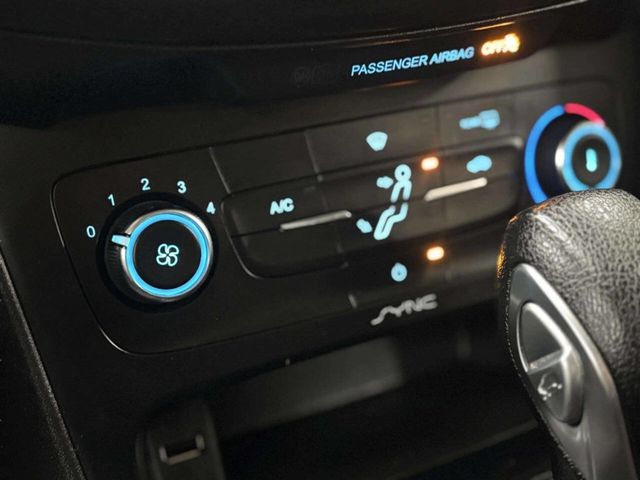 2017 Ford Focus SE Sedan - 22968419 - 24