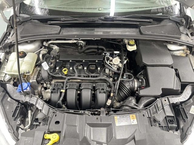 2017 Ford Focus SE Sedan - 22968419 - 8