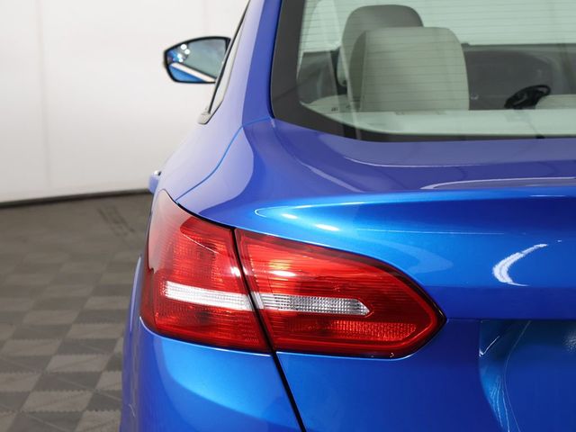 2017 Ford Focus SE Sedan - 23068018 - 9