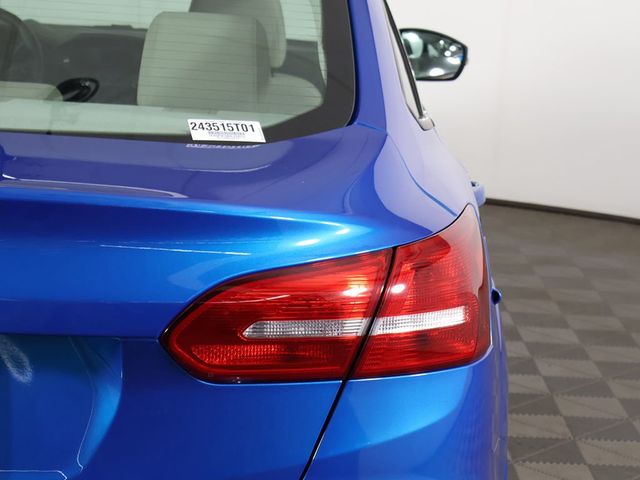 2017 Ford Focus SE Sedan - 23068018 - 10