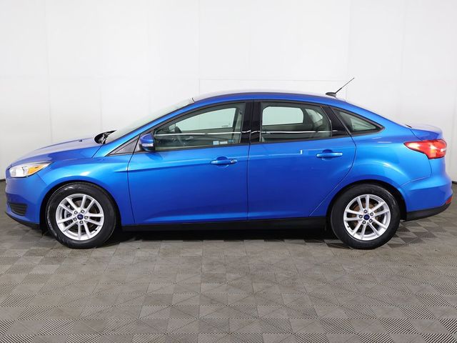 2017 Ford Focus SE Sedan - 23068018 - 11