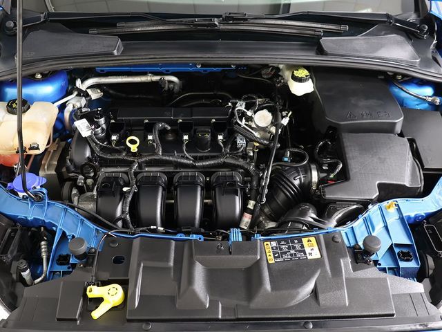 2017 Ford Focus SE Sedan - 23068018 - 14