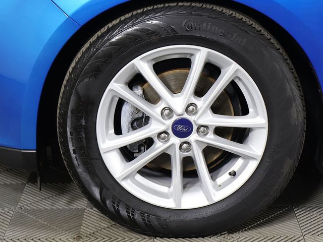 2017 Ford Focus SE Sedan - 23068018 - 15