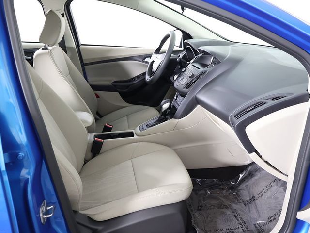 2017 Ford Focus SE Sedan - 23068018 - 23