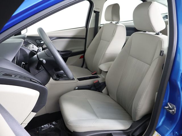 2017 Ford Focus SE Sedan - 23068018 - 24