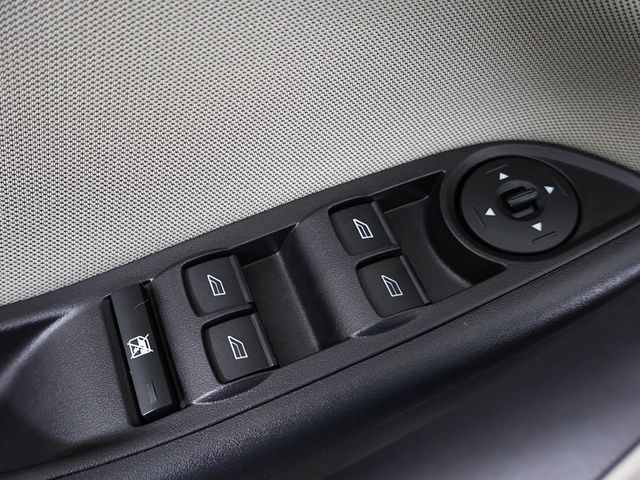2017 Ford Focus SE Sedan - 23068018 - 29