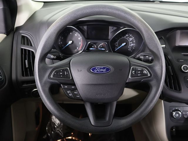 2017 Ford Focus SE Sedan - 23068018 - 30