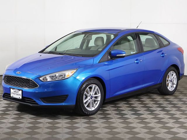 2017 Ford Focus SE Sedan - 23068018 - 4