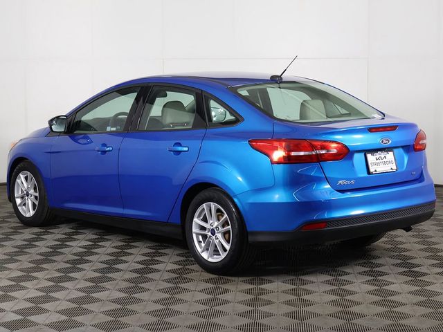 2017 Ford Focus SE Sedan - 23068018 - 5