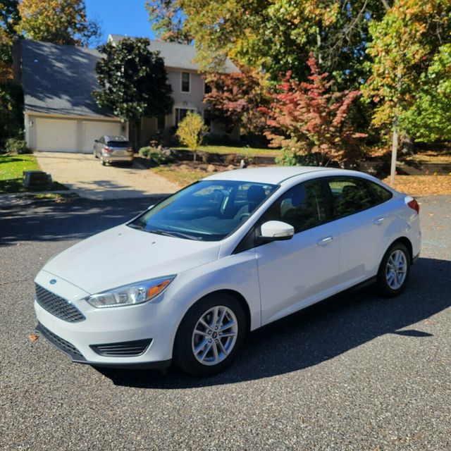 2017 Ford Focus SE Sedan - 22644323 - 0