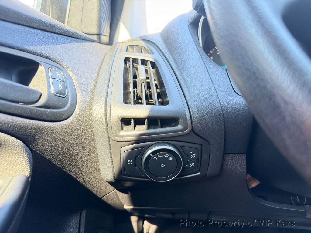 2017 Ford Focus S Sedan - 22949865 - 9