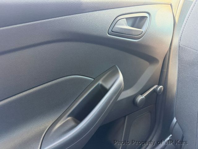 2017 Ford Focus S Sedan - 22949865 - 17