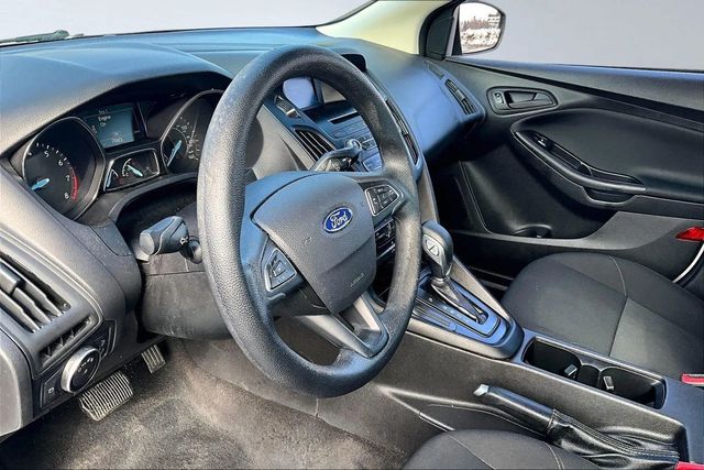 2017 Ford Focus S Sedan - 22986174 - 10