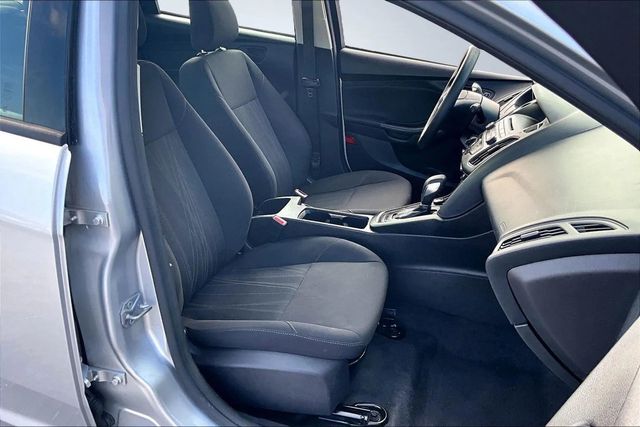 2017 Ford Focus S Sedan - 22986174 - 13