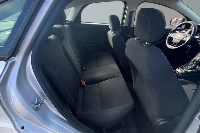 2017 Ford Focus S Sedan - 22986174 - 14