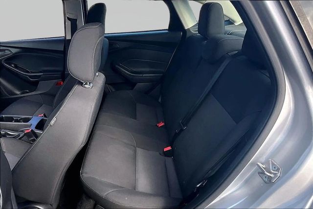 2017 Ford Focus S Sedan - 22986174 - 17