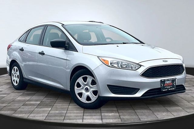 2017 Ford Focus S Sedan - 22986174 - 1
