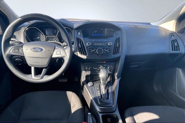 2017 Ford Focus S Sedan - 22986174 - 19