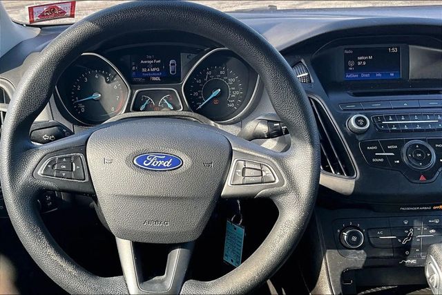 2017 Ford Focus S Sedan - 22986174 - 20