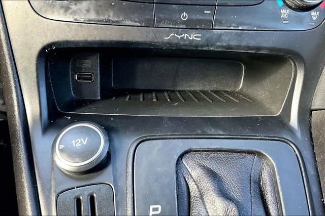 2017 Ford Focus S Sedan - 22986174 - 25