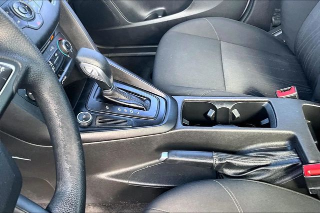 2017 Ford Focus S Sedan - 22986174 - 30