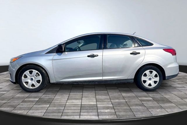2017 Ford Focus S Sedan - 22986174 - 3